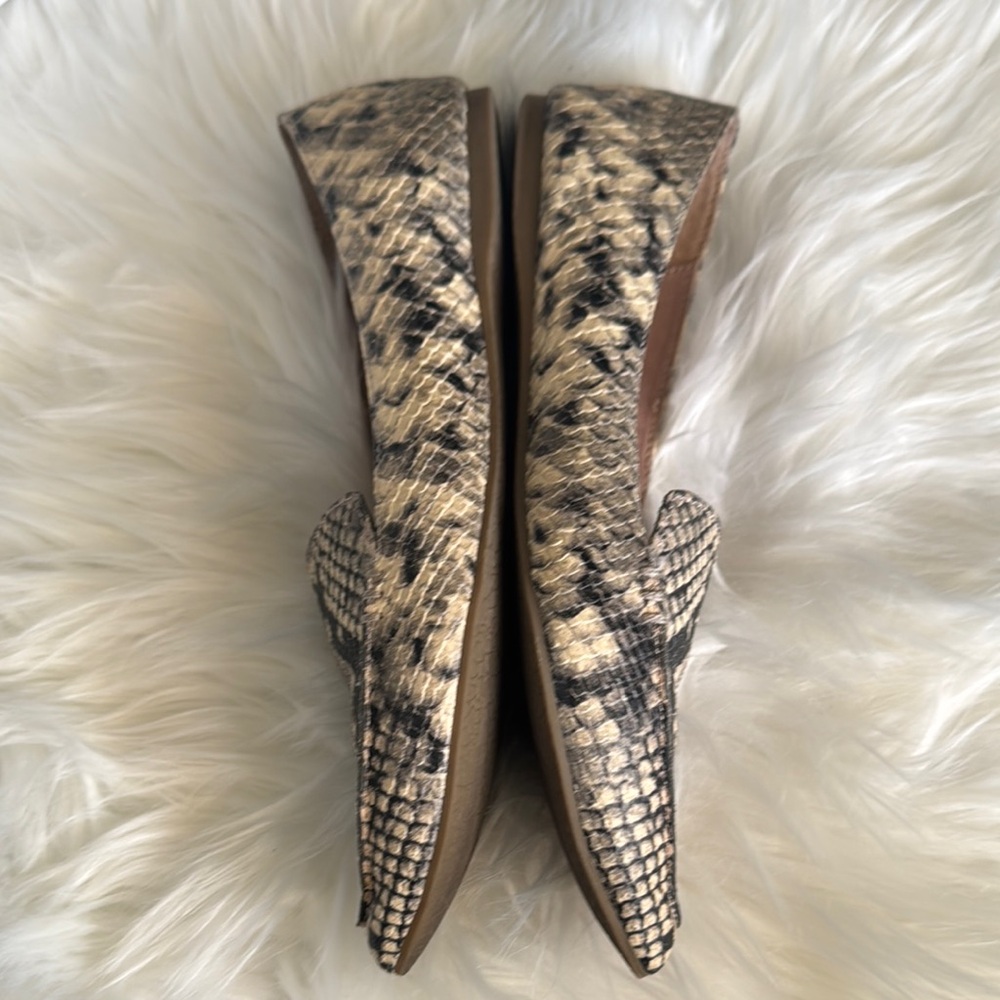 Steve Madden Black and Cream Snakeskin Flats - Picture 5 of 7